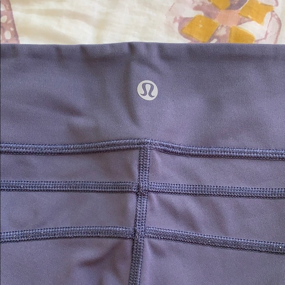 Lululemon Lavender Cropped Leggings - Picture 5 of 6